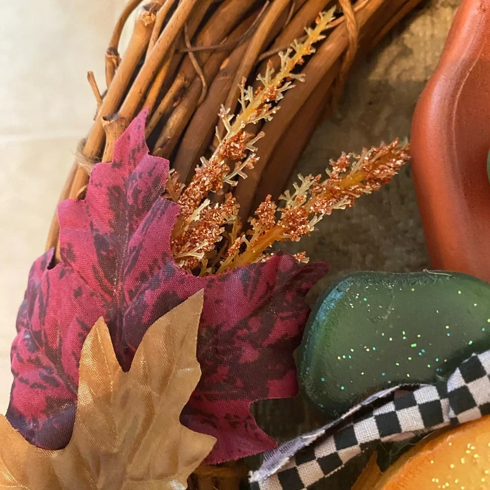 Fall/HALLOWEEN THEMED GRAPEVINE WREATH